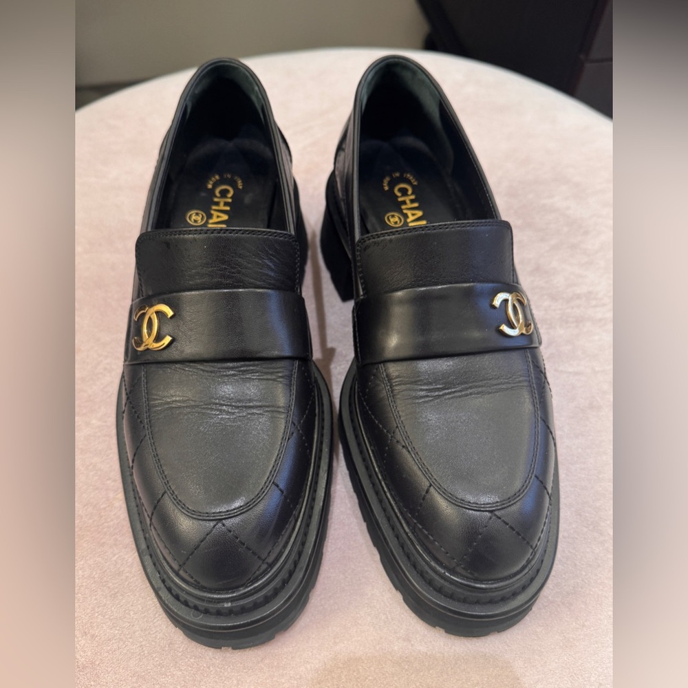 CHANEL Black Leather Loafers with Gold Accent - Picture 3 of 4